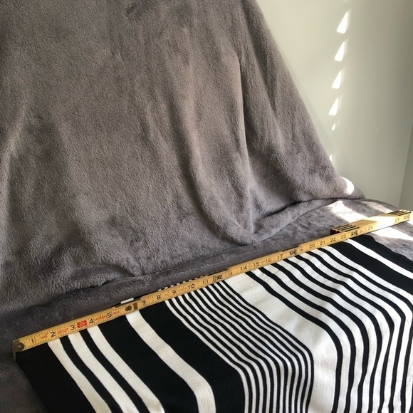 𝅺TRINA Turk off white cream and black striped  lined skirt‎ size large #s1107 - Picture 6 of 7